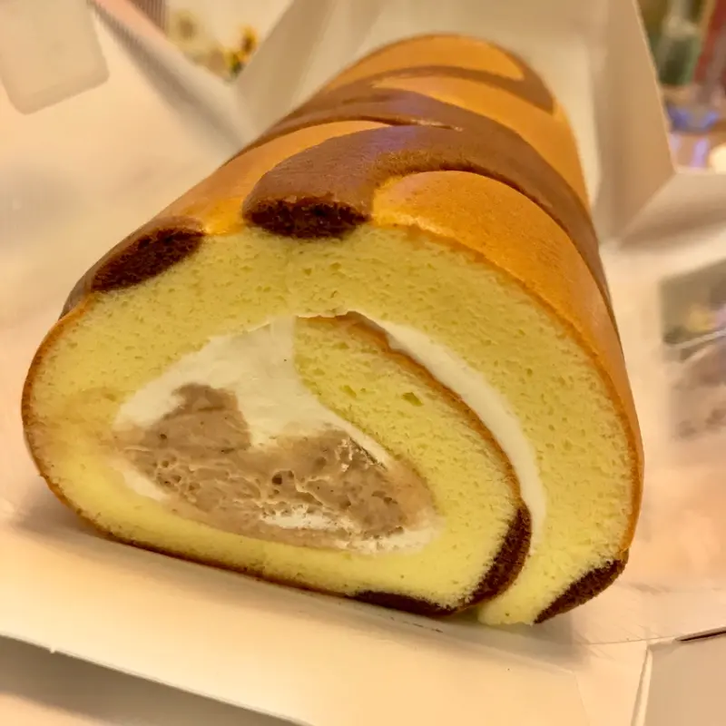 【中秋限定】法式栗子亞尼克生乳捲開箱！捷運站亞尼克YTM外帶回家療癒一整天的疲憊❤