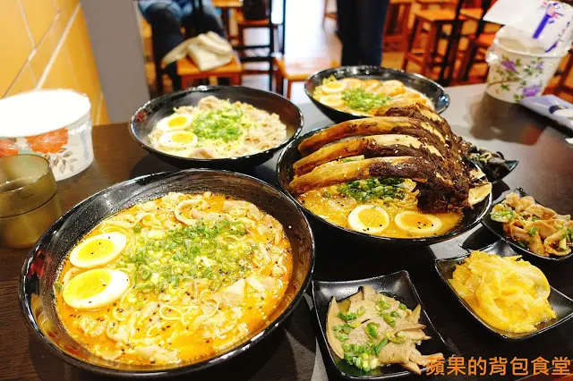 [食記] 台中北區 鬼匠拉麵-北平店  蒜香地獄雪花牛香麻夠勁 超大肋排現點現做 蝦爆了Q彈脆口 小菜多樣新鮮 台中美食

