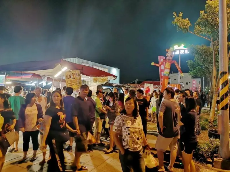 田中高鐵夜市│全新開幕的田中夜市，比以往的更大、攤位更多了！ - 愛伊特candy的分享樂園