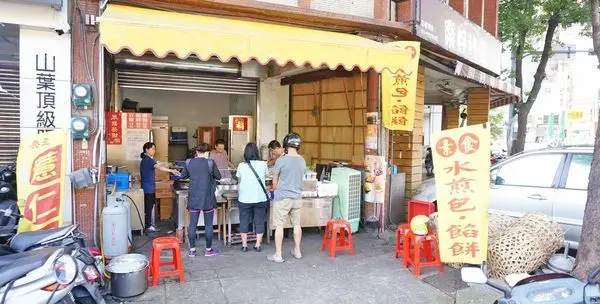 【新竹美食】素食水煎包.餡餅-還沒有出爐就不少人排隊的超人氣水煎包