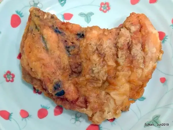 (濱江市場內美食)「小時候雞排」--- 嚴選新鮮雞肉與用油，雞排皮脆肉嫩汁多好滋味! 