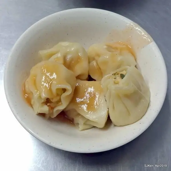 (台北捷運淡水線雙連站周邊美食)「雙連四神湯-肉粽肉包四神湯」---小吃攤平價美味，服務親切上菜速度快! 