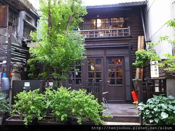 花花，甲飽沒【台北食記】二條通．綠島小夜曲 台北必訪特色咖啡店！日式建築飄著咖啡香