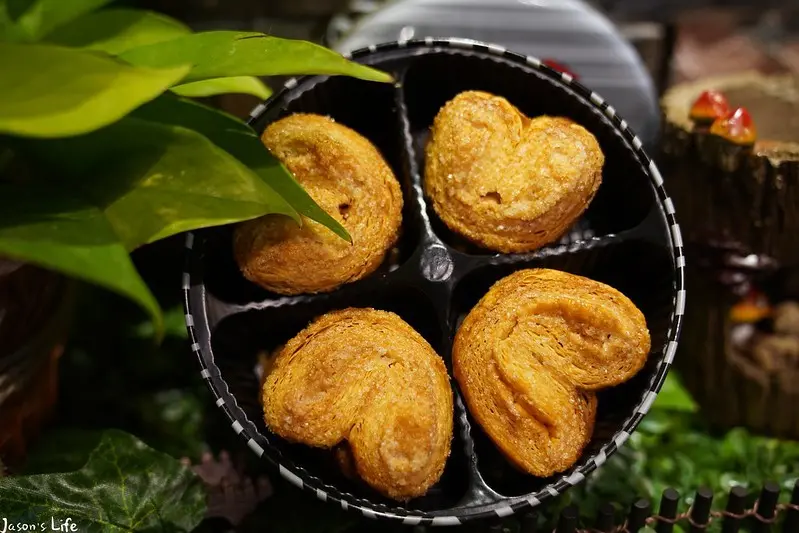 【台中西屯│美食】紅髮斑斑、短腿ㄚ鹿、旺萊山鳳梨酥、QQ蛋、蔥油餅。逢甲夜市伴手禮、排隊小吃推薦