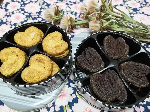 【台中 西屯】台中伴手禮黑心餅乾、還沒開門就有排隊人潮的蝴蝶酥『紅髮斑斑』