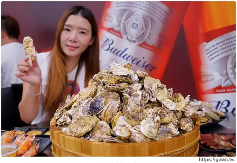 營業到凌晨～現烤鮮蚵一顆只要5元，高雄超狂宵夜一開幕人潮滿到店門口！