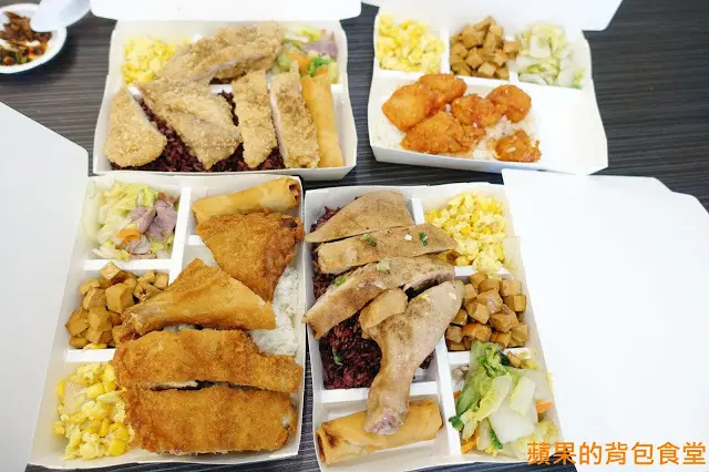 [食記] 新竹東區 - 天饗便當 健康紫米便當 蔥油雞香噴噴蔥味肉汁 炸雞腿好大一隻 外皮酥脆胡椒更提味 新竹美食
