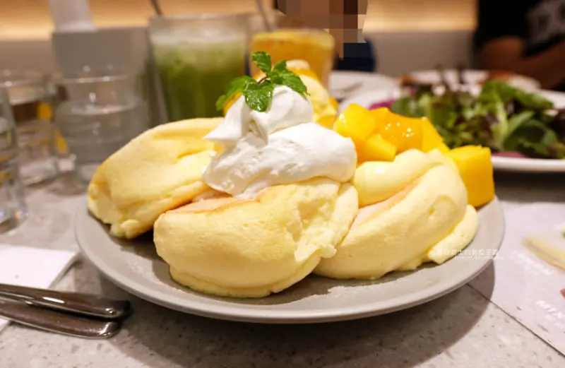 台中西區│Flippers奇蹟的舒芙蕾鬆餅台灣勤美誠品綠園道店-東京人氣舒芙蕾鬆餅店、日本排隊甜點名店插旗台中 - 藍色起士的美食主義