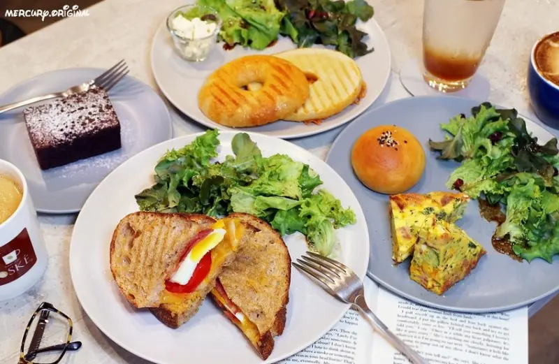 台中少見低碳生酮早午餐！每日手作低醣無麩質麵包，用餐不限時免服務費、有wifi附插座