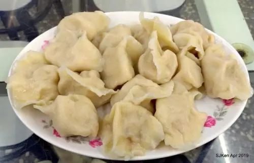 (台北捷運板南線永春站周邊美食)「二毛水餃館」--- 「高麗菜水餃」+「酸辣湯」+ 「滷味(五香豆乾/豆皮)」 