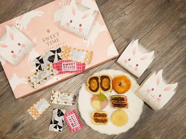 馨SHINY - 超萌兔兔中秋禮盒，兔兔紙盒可愛到捨不得丟掉，點心精緻讓人愛不釋手，大人小孩都喜愛