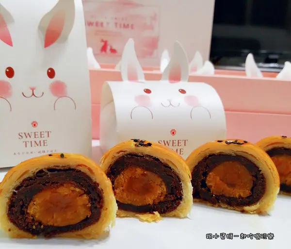 【2019中秋月餅推薦】馨SHINY兔兔中秋禮盒 蛋黃酥 鳳梨酥 玫瑰酥 火山豆水果糖 可愛到讓你捨不得拆開的超萌禮盒 平價美味兼具 送禮自用兩相宜 還送你貴婦等級的糖果