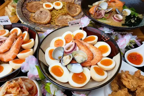 爆紅百元平價拉麵，浮誇溏心蛋堆整碗，隱藏版內行人才懂吃！