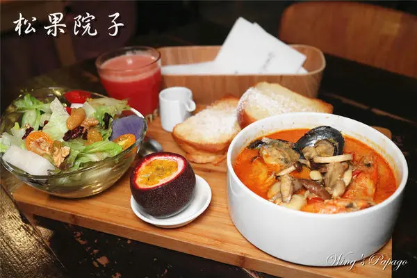 民生社區早午餐／松果院子／綠意盎然下午茶咖啡館／噴汁炸雞／brunch／台北甜點美食。