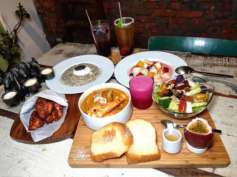 「民生社區早午餐」【松果院子 Restaurant Pinecone 】工業風與溫馨時尚並重的用餐環境，餐點樸實無華卻美味，生意超好！