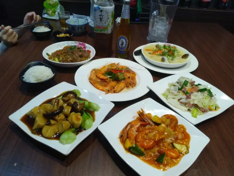 【三重美食】戰 鬥 碗 大排檔 - 大口吃飯大口喝酒的爽感 , 港式+台式的新滋味! @東吃東吃到處吃