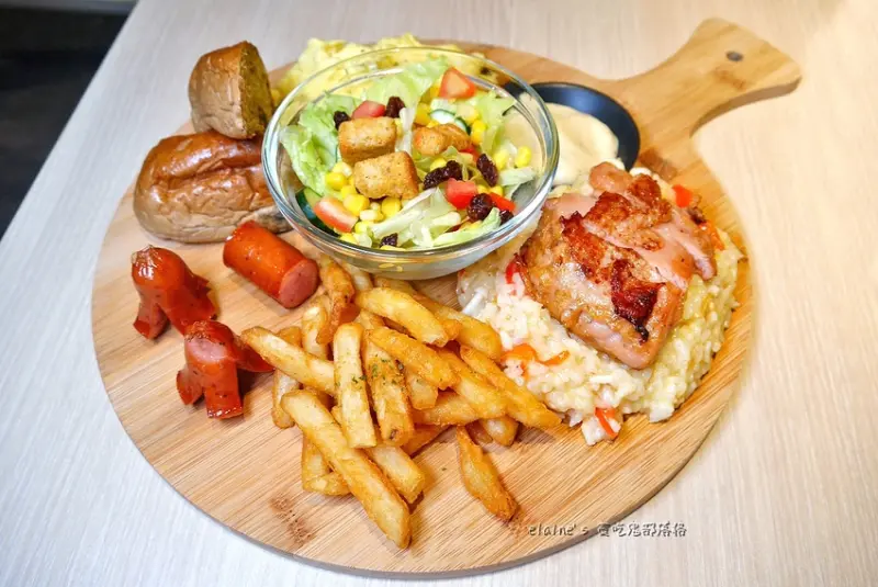 吃。台北北投《早寧午食》石牌新熱門排隊美食，晚餐時段也可以吃到早午餐喔。石牌早午餐推薦。北投早午餐推薦