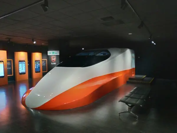 [桃園景點] 台灣高鐵探索館-絕對值得去的高鐵私人博物館/ 免費參觀可預約/ 桃園高鐵站旁直達/ 台灣免費景點推薦/ 華泰名城