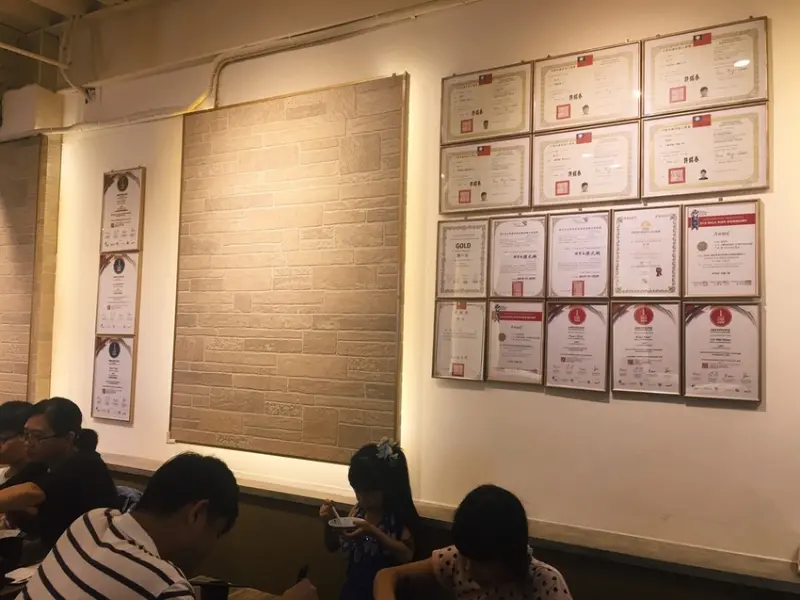 [食記] 桃園龜山美食-一村蘭麵(長庚店)-浮誇蛤蜊麵/百元小火鍋(附完整菜單)