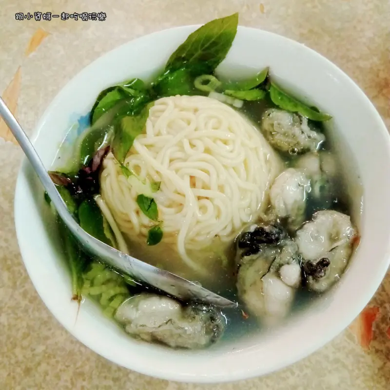 【北投市場隱藏版美食記】營養蚵仔料理 北投市場二樓美食小吃 多到快滿出來的蚵仔 飽滿無腥味