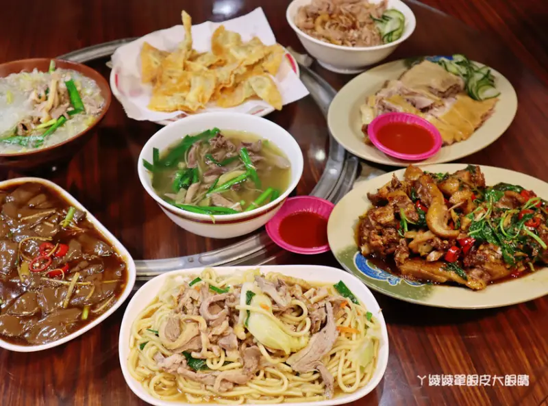 新竹城隍廟附近美食推薦廟口鴨香飯！沒想到這家的炒鴨血、炸餛飩、炒三杯鴨肉這麼好吃 - ㄚ綾綾單眼皮大眼睛