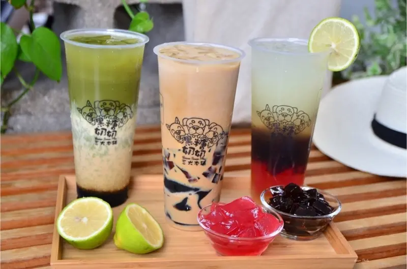 | 高雄美食 | 三犬最狂咀嚼系喝一次就上癮/黑糖控必喝的高雄黑糖始祖/黑糖奶奶 三犬本舖2號鋪