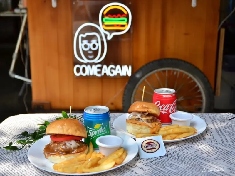 | 高雄美食 | 現點現做的牛肉堡/新鮮厚實又多汁/Webberger美式漢堡攤車-前金店