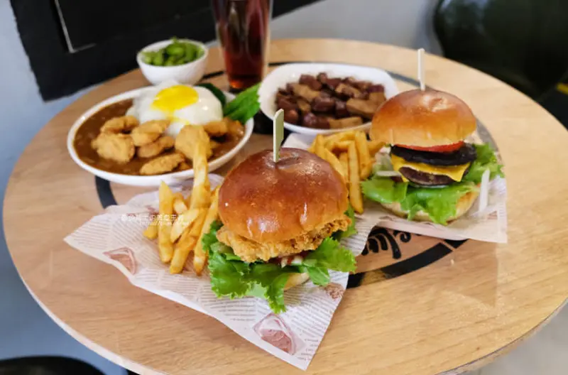 彰化員林│早上享Joyous-騎完單車可以休憩吃漢堡和咖哩飯的單車主題複合式俱樂部，單車友善店家 - 藍色起士的美食主義