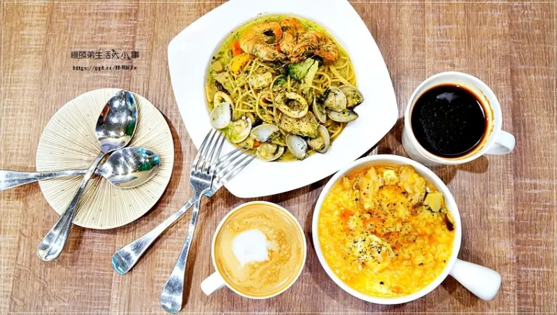 【新莊美食】禾豐咖啡館／新莊捷運站～巷弄美食，CP值超高的早午餐，價格親民，用料實在，醬汁完全手工製作的，吃起來不死鹹，不油膩