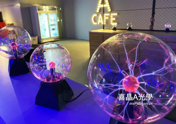 ∥台中旅遊∥邊玩邊學習，光學互動帶你走入AR、VR秘境，到喜晶A光學觀光工廠玩樂走跳