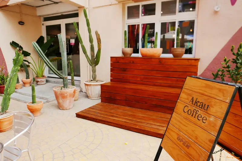 (食-屏東屏東市) Akau Coffee 猻物咖啡 / 粗曠工業風裡的亮白小清新咖啡館