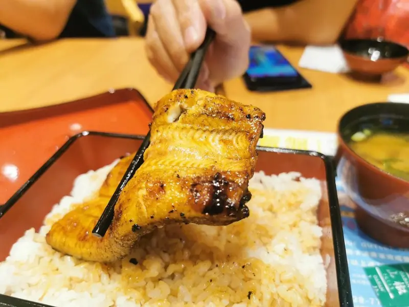 (林口美食)林口三井OUTLET-鰻重總本家來自東京80年老店海外首家分店新開幕,關東式炭烤鰻魚飯帶有濃厚的炭香味