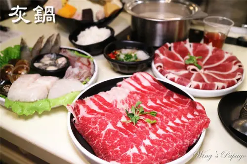 南京復興網美風火鍋／灰鍋／59元起加購肉盤／超香濃蒜味白湯鍋／昆布柴魚鍋／翼板牛／櫻桃鴨／海鮮鍋餐廳推薦。