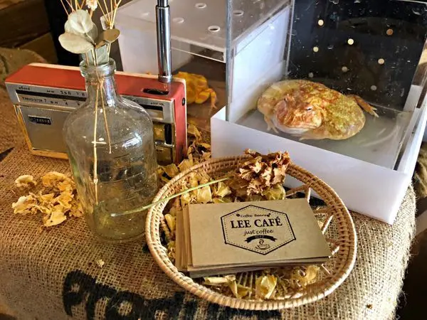 【萬華】能做出好吃甜點更能泡好喝咖啡 ‧ 手工布丁比咖啡夯 ‧ 不要再以為這裡只賣甜點了 ‧ LEEcafé手作烘焙咖啡豆