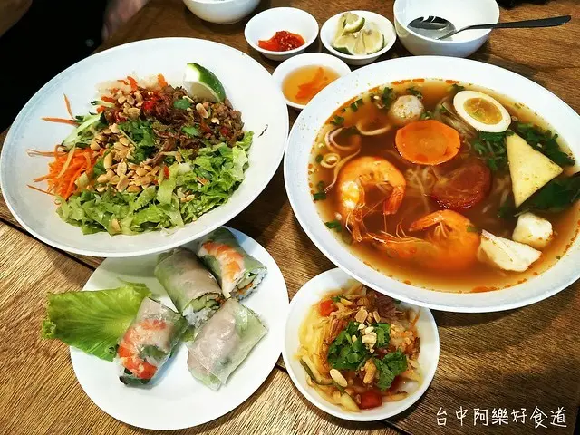 【台中美食】花越香||風格清新的越南料理，酸酸辣辣滋味好過癮。