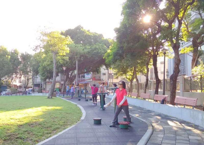 內壢景點[成功公園] 社區運動˙排舞˙溜小孩的好去處