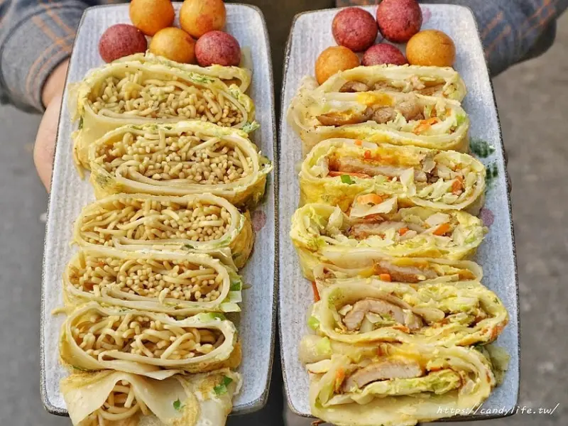 五角-蛋餅蘿蔔糕│台中古早味粉漿蛋餅推薦～隱身在市場中的爆餡蛋餅！炒麵蛋餅超特別，雙色地瓜球也超好吃～