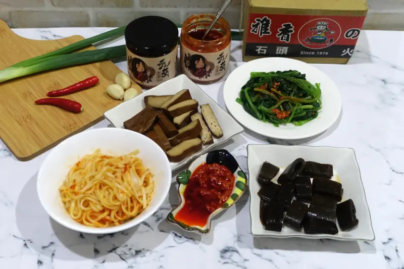 宅配團購辣椒醬-秀蘭古早味辣椒醬開箱，西門町40年老字號手工製作，鮮甜辣香的百搭辣椒醬，推薦好吃辣椒醬推薦