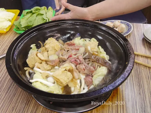 2020,  February │雅香石頭火鍋│走吧台北哪裡吃美食：西門町 台北必吃便宜火鍋 半夜也吃得到的排隊美食