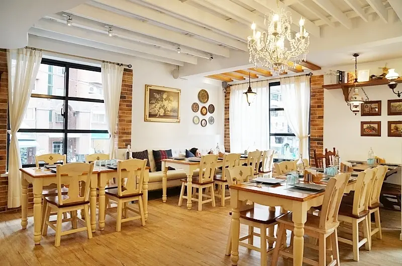 北歐小清新風格平價餐廳，訂位滿到炸，想吃請先預約，撲空不要罵我！