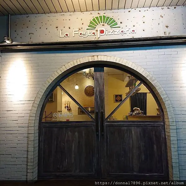 "La Festa Pizzeria菲斯塔披薩屋"找不到第二家!獨特的造型披薩你吃過了嗎?無限制用餐時間  無服務費  無低消