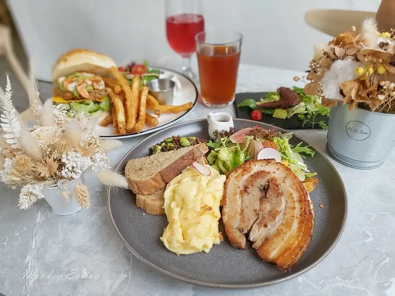 【台中北區】森沐MSM│藏身巷內清新早午餐，質感空間好吃又好拍，有義式料理下午茶甜點，近親親戲院