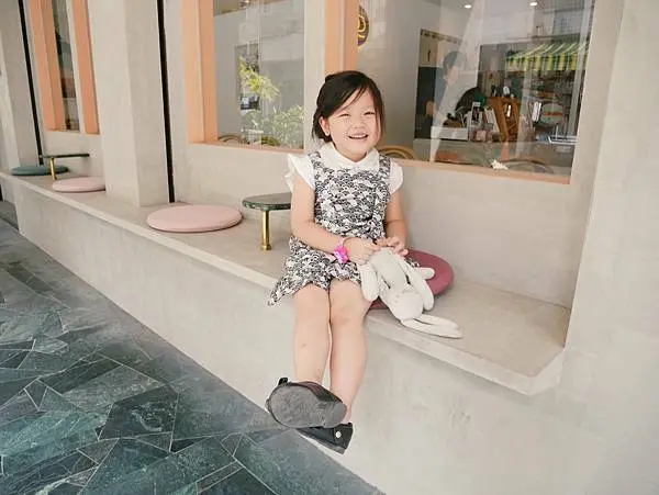 高雄美美的「外帶一隻貓」有療癒可愛貓作伴。