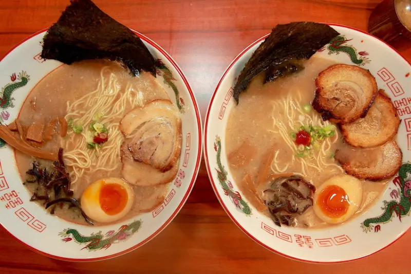 吃。台南|中西區|  日式拉麵專賣店。新店報報，整體口感很道地美味，整體餐點 CP值偏低「ㄧ榮拉麵」。