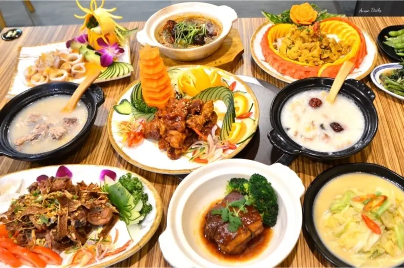 | 高雄美食 |平價土雞鍋物真材實料/餐點無雷超浮誇擺盤的功夫菜/領鮮迷你土雞鍋