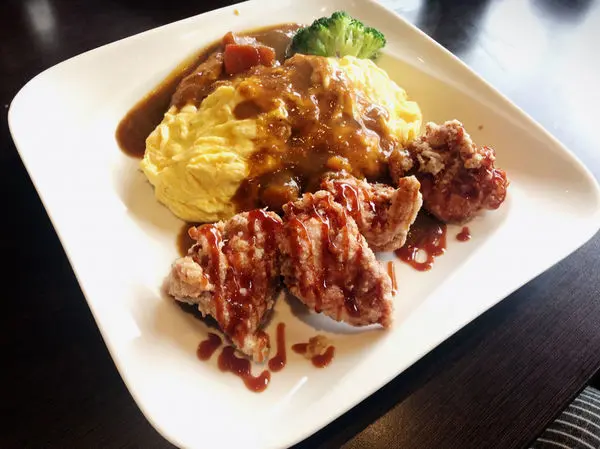 ||吃。花蓮|| 菊川和風食堂 炸雞咖哩蛋包飯有厲害