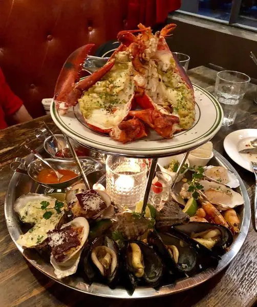 [台北信義區美食] Waynes New York 紐約美式龍蝦牛排餐廳 ~ 超澎拜美式豪華龍蝦海鮮塔