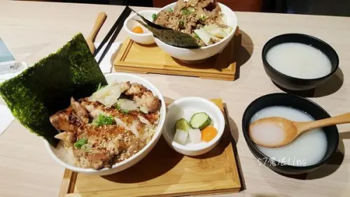 虎丼。老虎吃肉肉。雞白湯任你喝。肉量有M~XXL