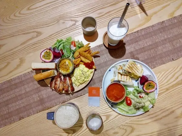 【新北｜板橋美食】圓點珈琲｜手作陶器暖胃又暖心~雞腿皮脆肉嫩超推薦 / 板橋下午茶推薦 / 板橋早午餐推薦