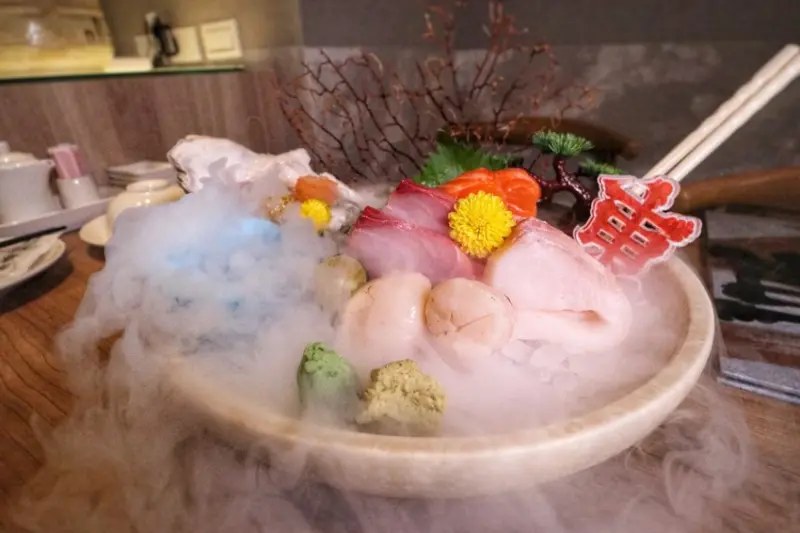 『桃園美食』東街日本料理-桃園旗艦店｜有著令人驚艷的無菜單料理，裝潢氣派，空間舒適，值得來的好處所～